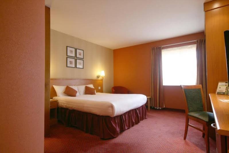 Фото Days Inn by Wyndham Peterborough