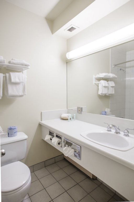 Фото Mountaineer Lodge