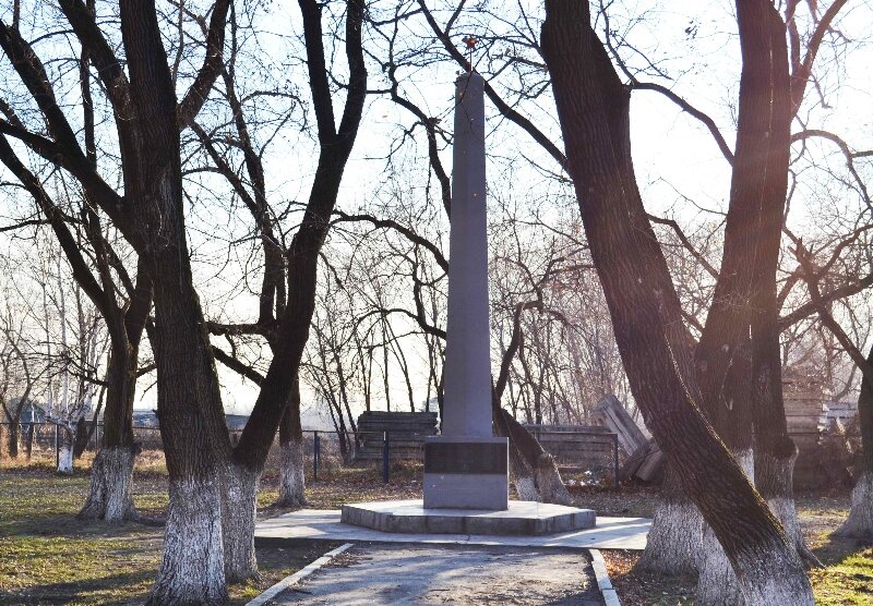 Памятник, мемориал Памятник в честь воинов-земляков, погибших на фронтах ВОВ, Еврейская автономная область, фото