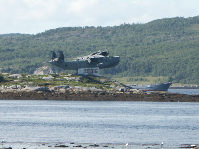 Monument to technology Самолëт Бе-6, Murmansk Oblast, photo
