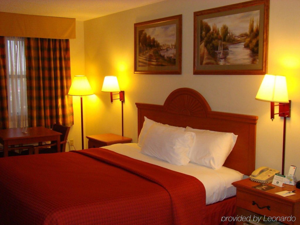 Фото Quality Inn & Suites Garland - East Dallas