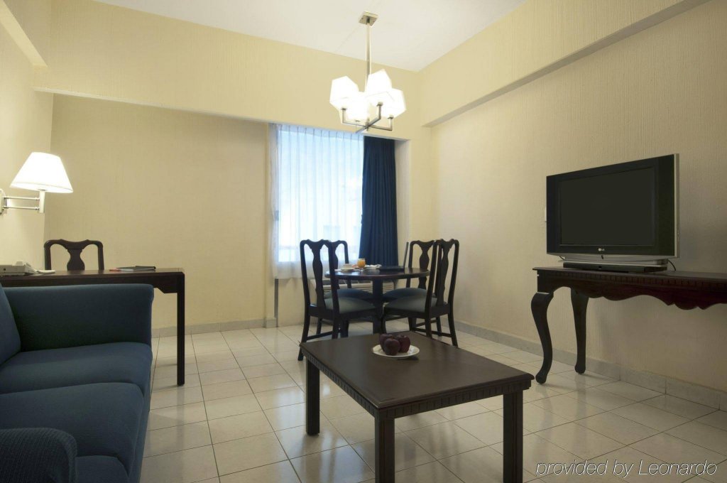 Фото Fiesta Inn Tlalnepantla