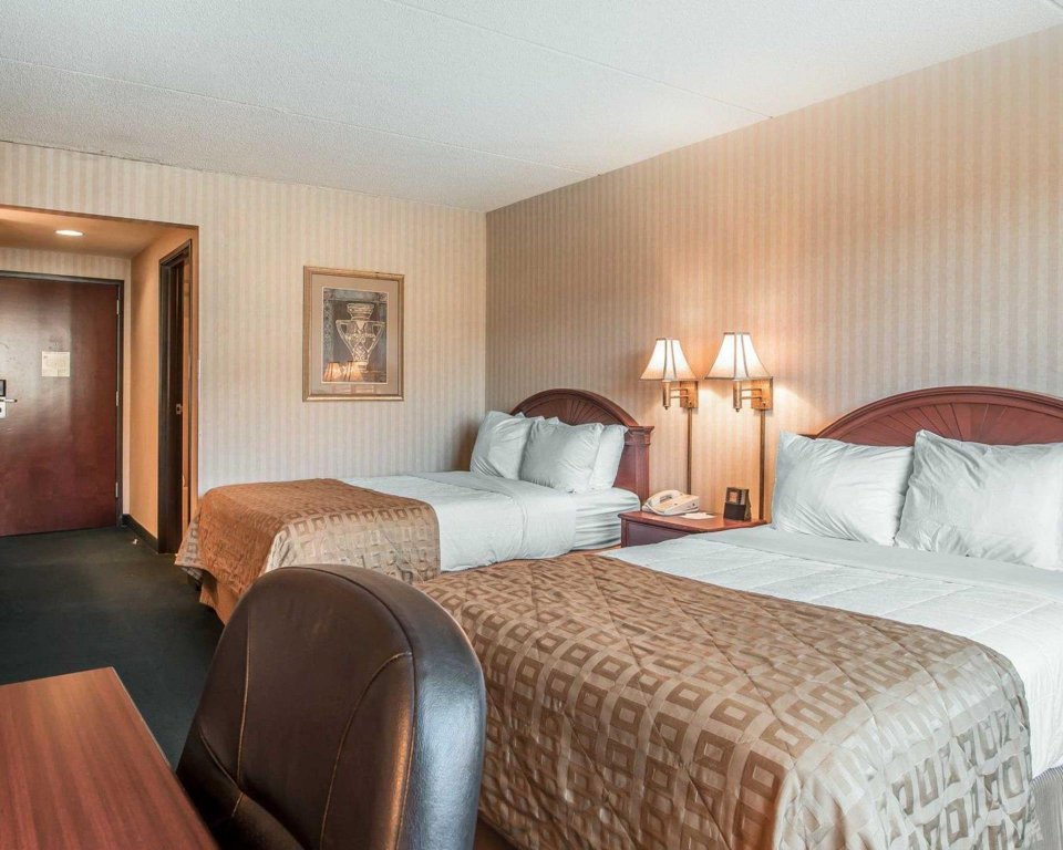 Фото Clarion Hotel - Downtown - University Area