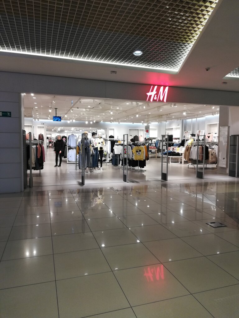 Магазин одежды H&M, Томск, фото