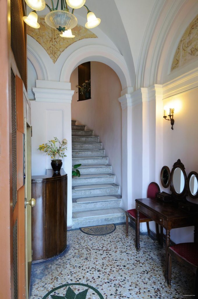 Фото Konstantinoupolis Hotel