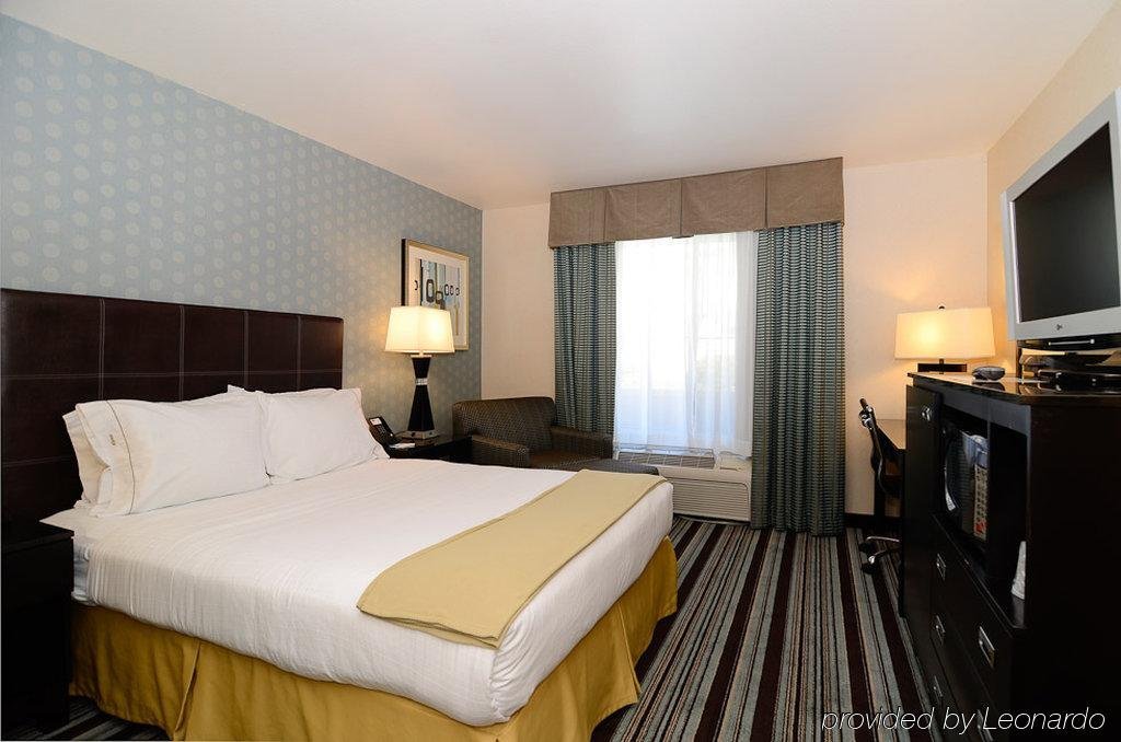 Фото Holiday Inn Express San Diego Airport - Old Town, an Ihg Hotel