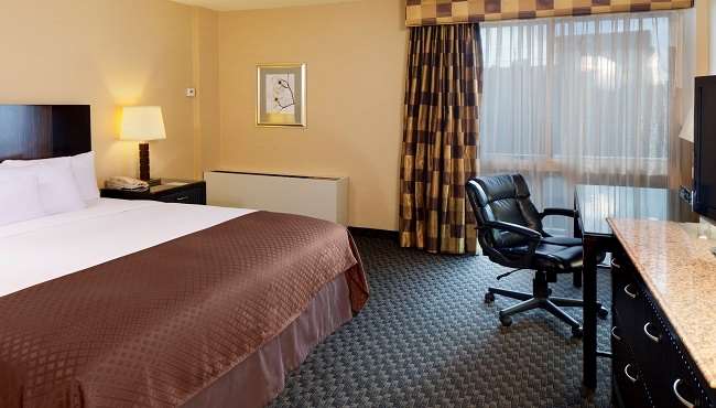 Фото Отель Doubletree by Hilton New York Jfk Airport
