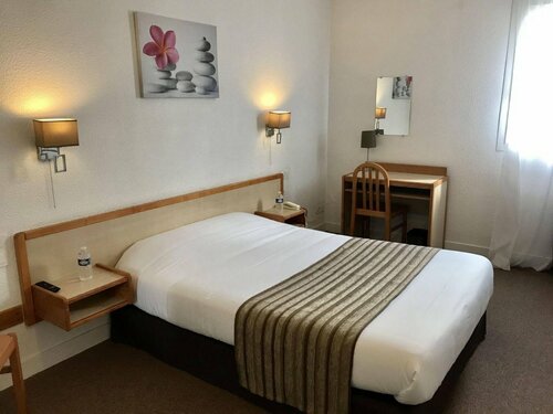 Гостиница Hotel La Buissonniere в Шато-Шиноне-(Виль)