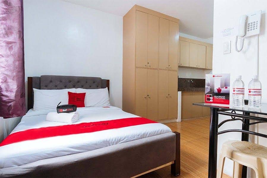 Фото RedDoorz Plus near Robinsons Place Manila