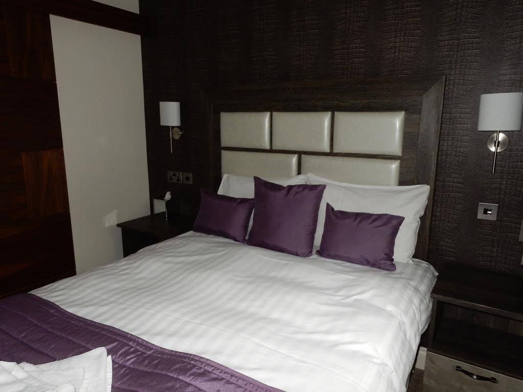 Фото The White Swan