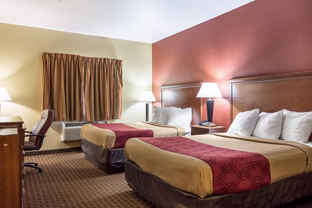 Фото Econo Lodge Inn & Suites Little Rock Sw
