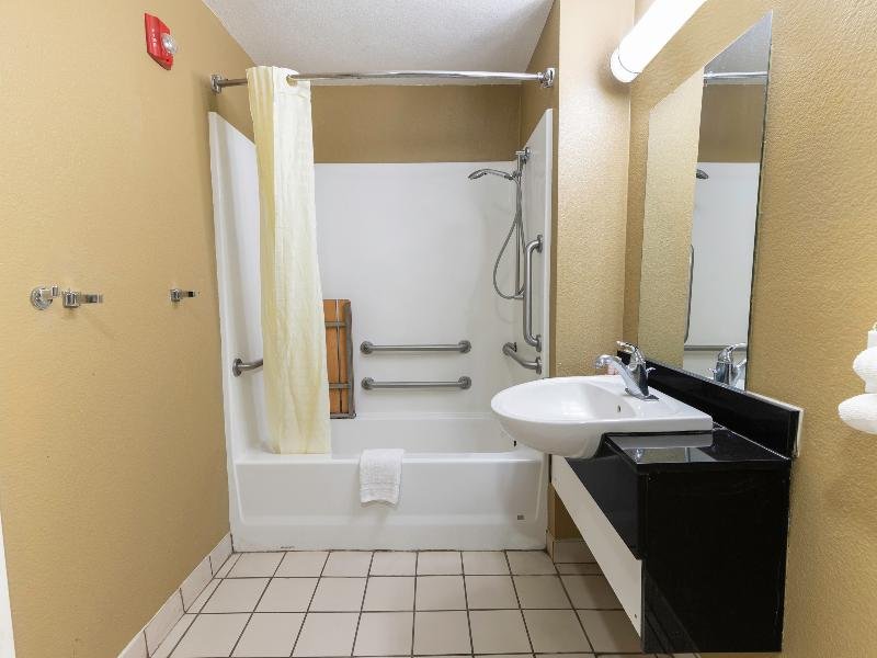 Фото Oyo Hotel Lake Charles Hwy 10