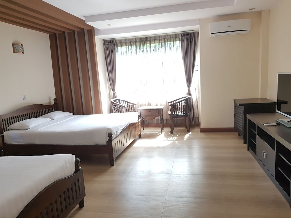 Фото Hotel Aye Chan Thar