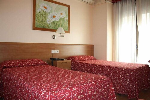 Гостиница Hostal Cruz Sol в Мадриде