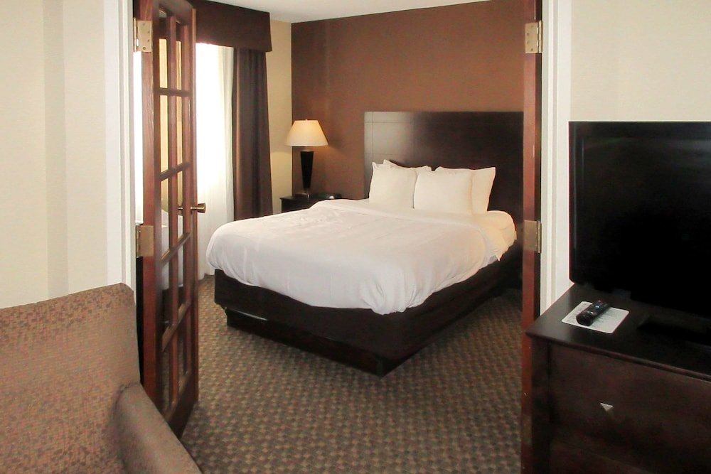 Фото MainStay Suites