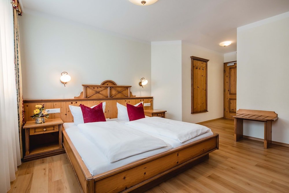 Фото Hotel Bayerischer Löwe