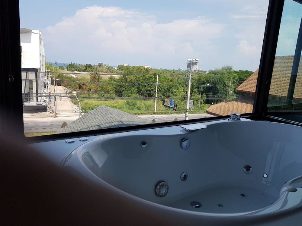 Фото The Whe-la Wha-le Hotel