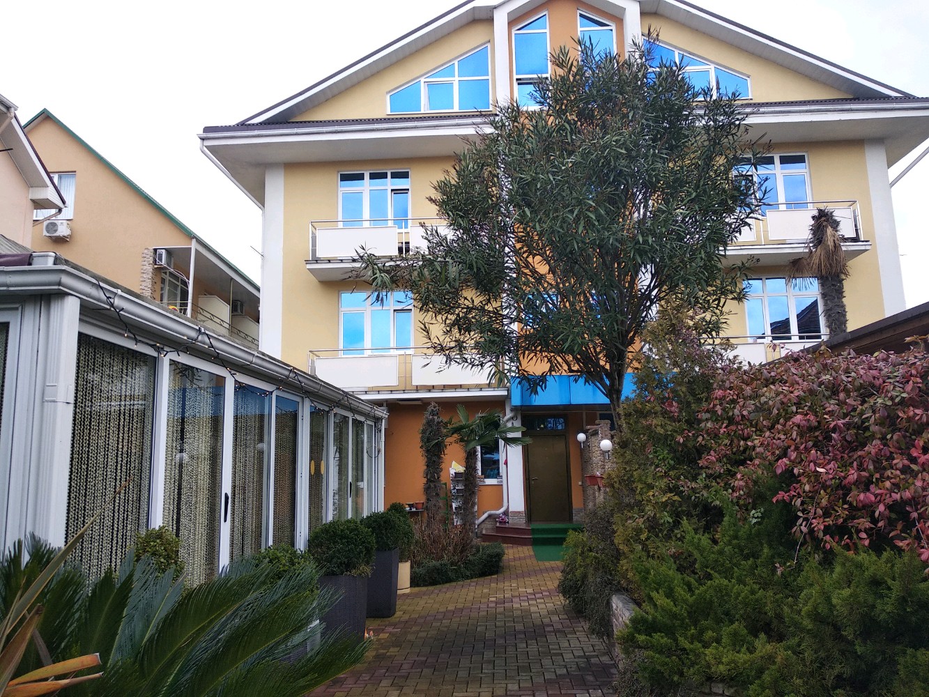 Фото отеля 1