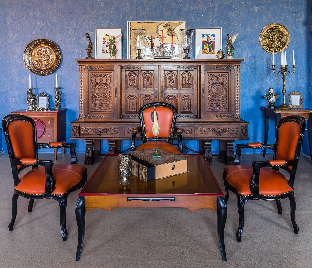 Antique store The center of the collector's valuation of Antiques, Moscow, photo