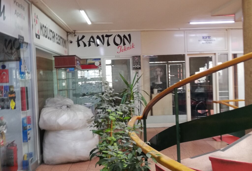 متجر للهواتف المحمولة Kanton Teknik • Tahtakale ، اسطنبول، صورة