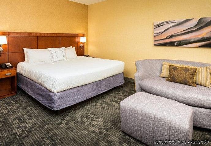 Фото Courtyard by Marriott Chicago Wood Dale