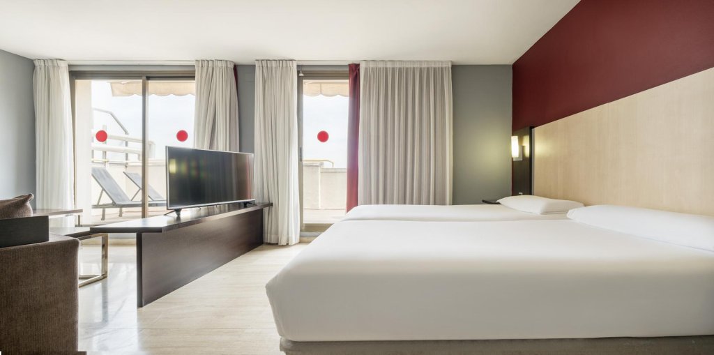 Фото Hotel Ilunion Almirante