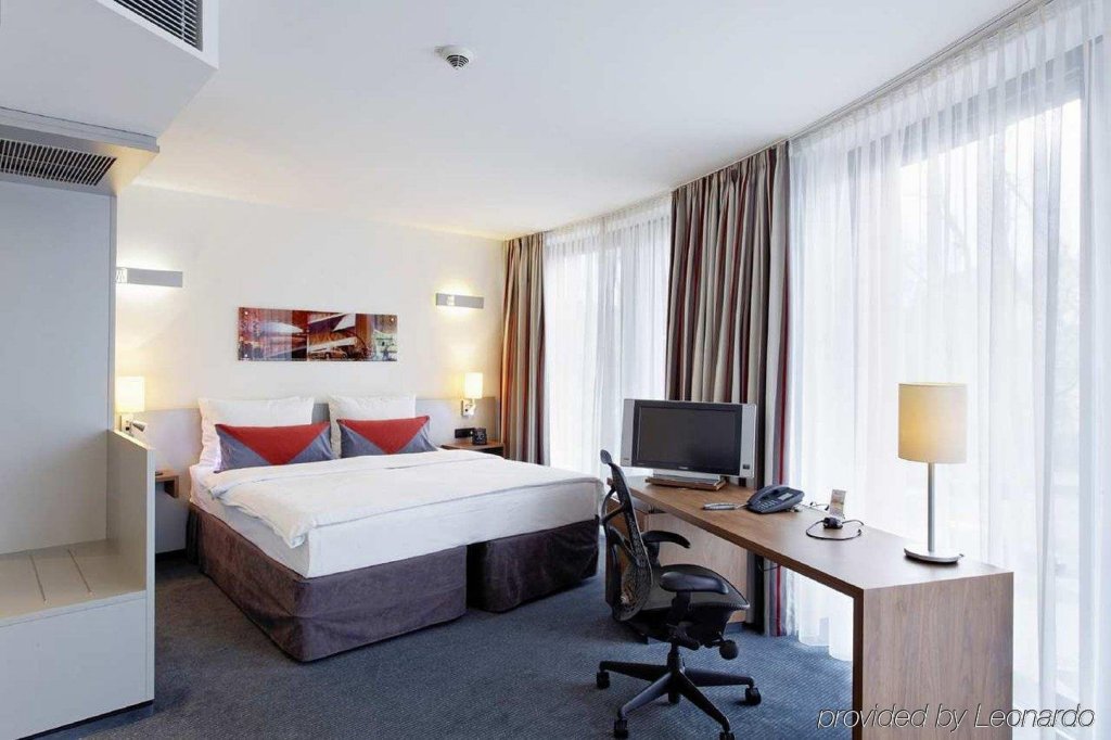 Фото Хилтон Гарден Инн Штутгарт Неккарпарк