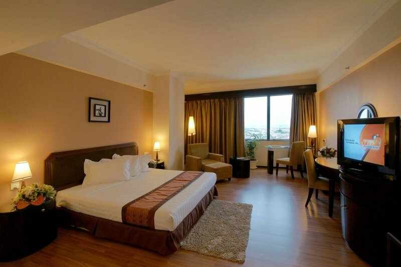 Гостиница Crystal Crown Hotel
