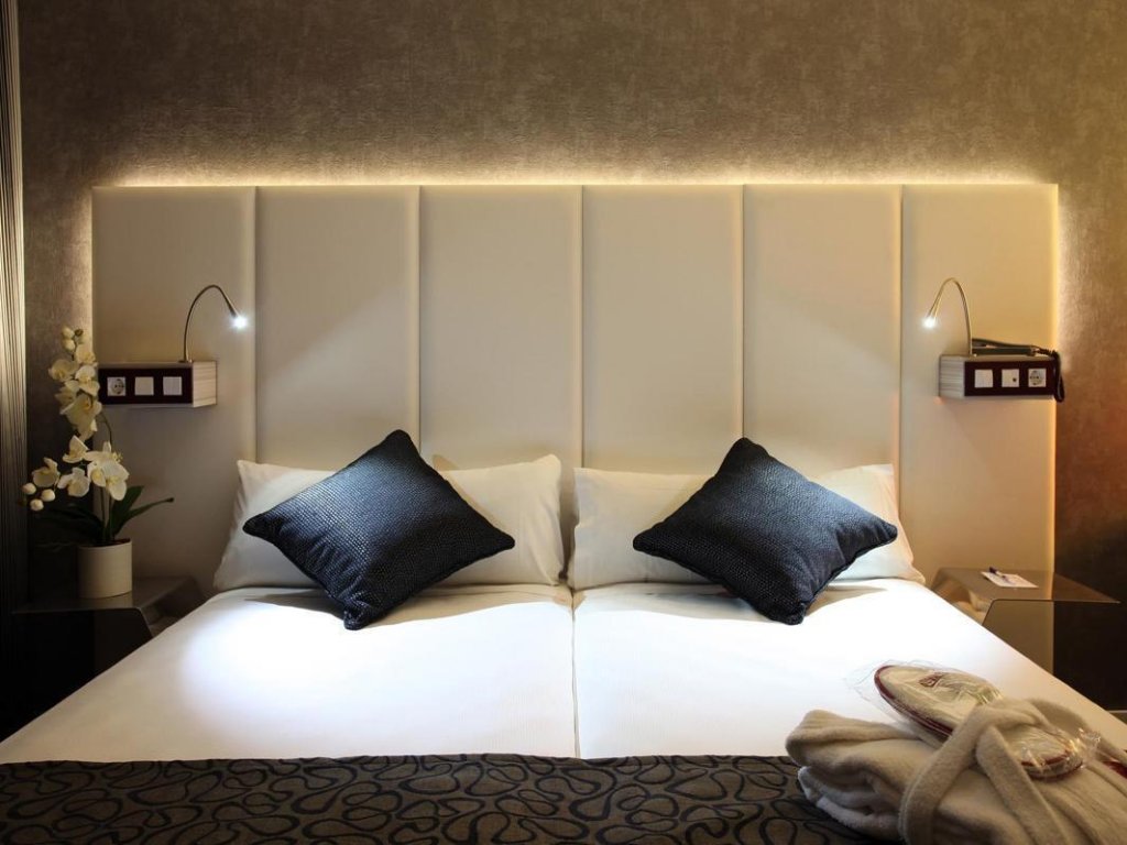 Фото Petit Palace Boquería Garden