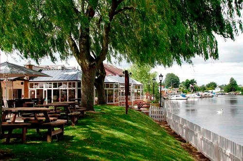 Bar, pub Riverside Inn, England, photo