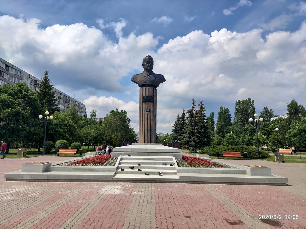 Monument, memorial Маршал Советского Союза Георгий Константинович Жуков, Stariy Oskol, photo
