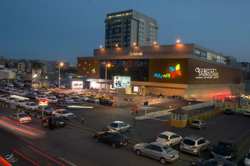 Shopping mall Laleh Park Shopping Center, Tabriz, photo