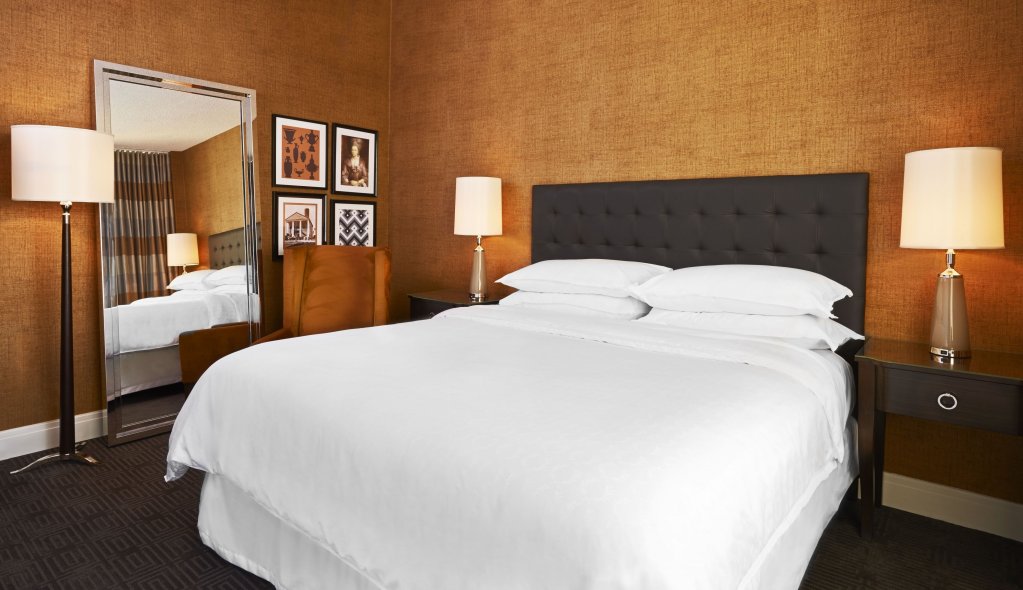 Фото Sheraton Charlotte Hotel