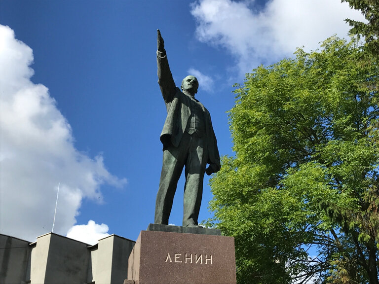 Памятник, мемориал В.И. Ленин, Балтийск, фото