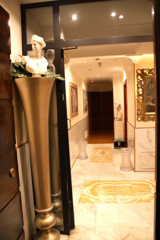 Фото Luxury Rooms H 2000 Roma