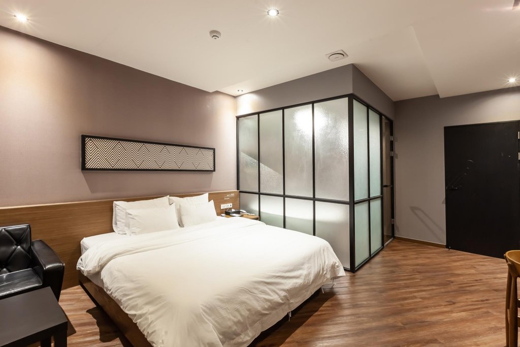 Фото Brown Dot Hotel Beomil