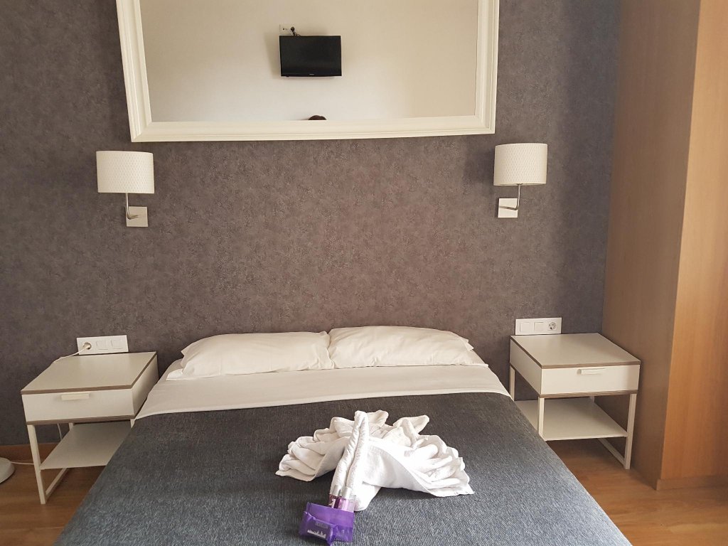 Фото Hostal Martinval