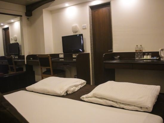 Фото Hotel Karl Residency