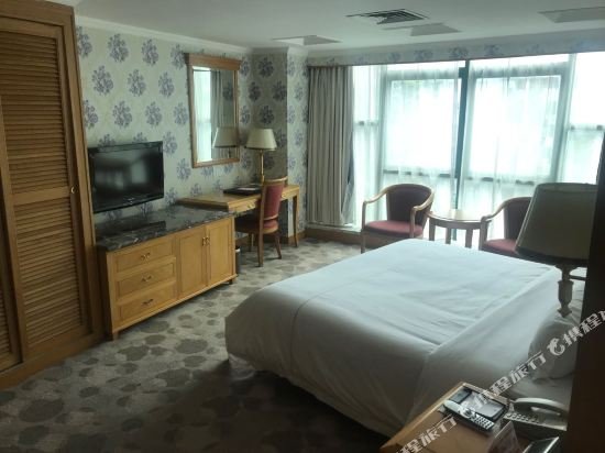 Фото New Pearl River Hotel