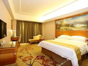 Гостиница Vienna Hotel Yueyang Huarong Avenue Branch