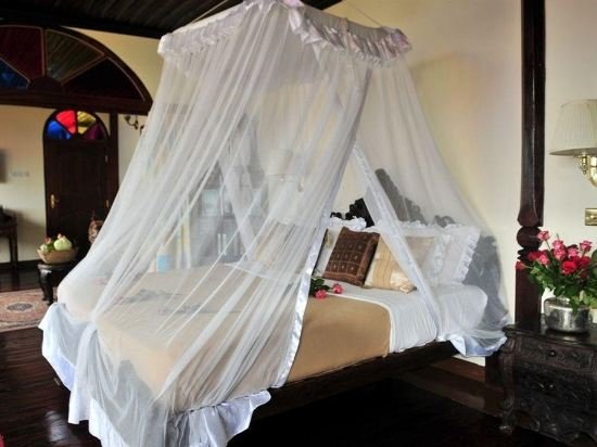 Фото Dhow Palace Hotel