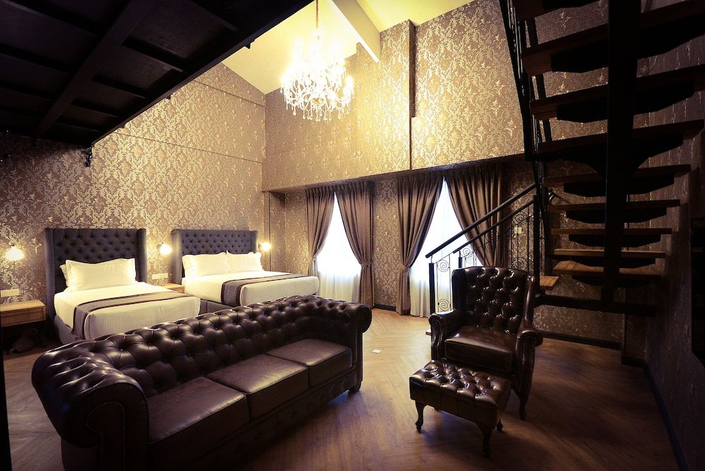 Фото 1969 Business Suites