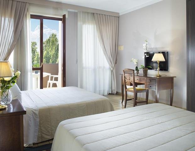 Фото отеля 2