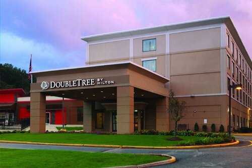 Внешний вид отеля DoubleTree by Hilton Mahwah в Махве, фото 2