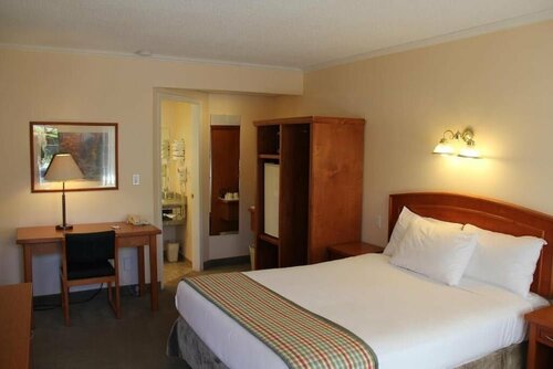 Гостиница Travelodge Kamloops в Камлупсе