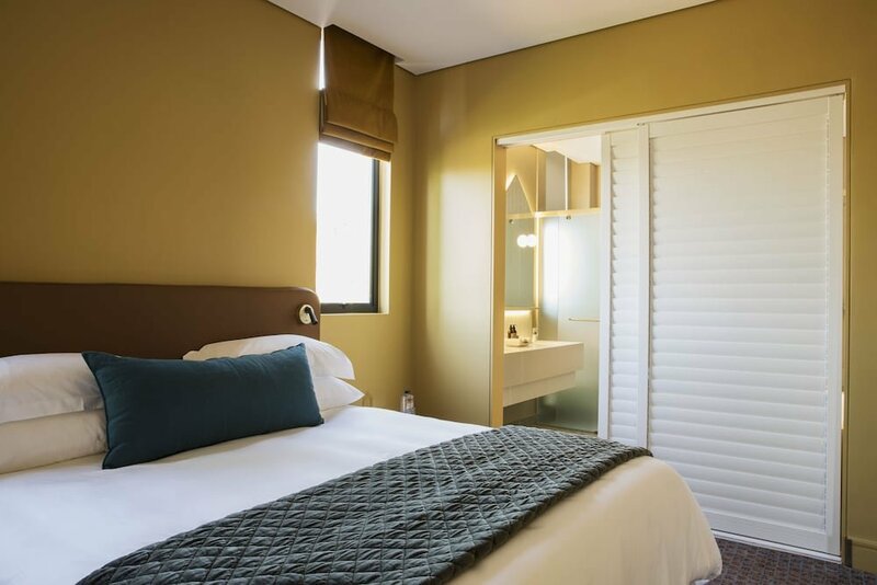 Гостиница Home Suite Hotels Rosebank