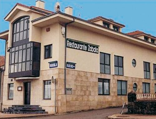 Внешний вид отеля Hotel Zabala в Сантильяна-дель-Маре, фото 1