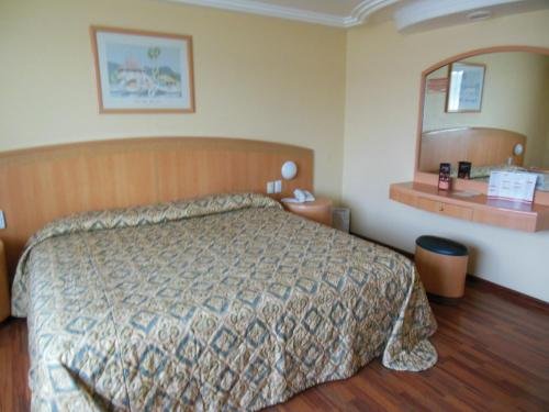 Фото Best Western Bayou Inn & Suites