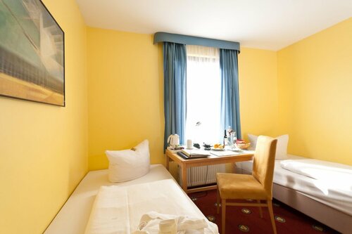 Гостиница Hotel Perlach Allee by Blattl в Оттобрунне