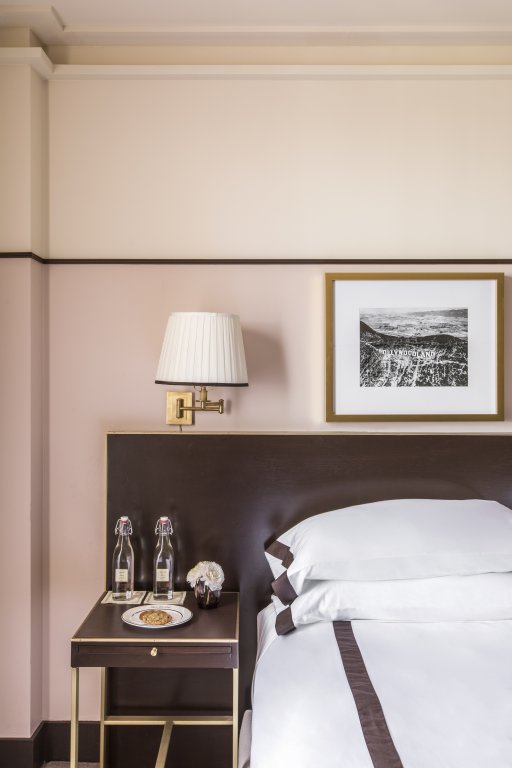 Фото Sunset Tower Hotel